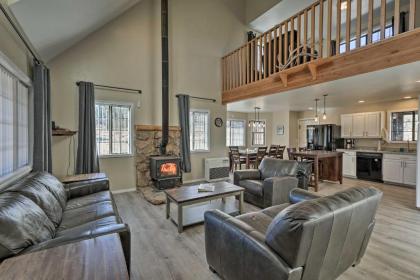 Spacious Family Home Surrounded by Mtn Views! - image 1