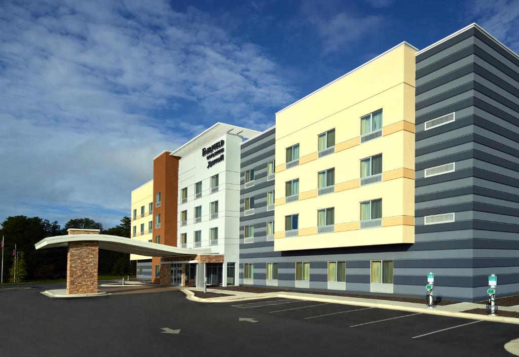 Fairfield Inn & Suites by Marriott Hendersonville Flat Rock - main image