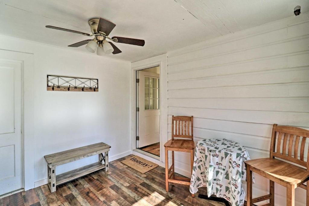 Flat Rock Home by Main St 7 Mi to The Gorge! - main image