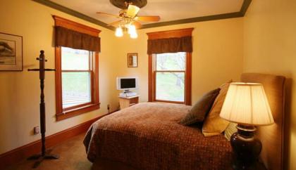 Breezy Hill Inn - image 10