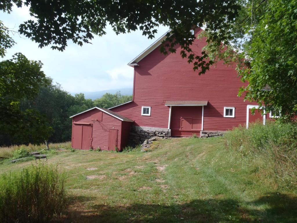 Breezy Hill Inn - image 2