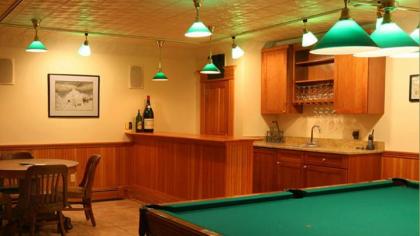 Breezy Hill Inn - image 7
