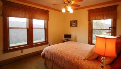 Breezy Hill Inn - image 8