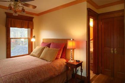 Breezy Hill Inn - image 9