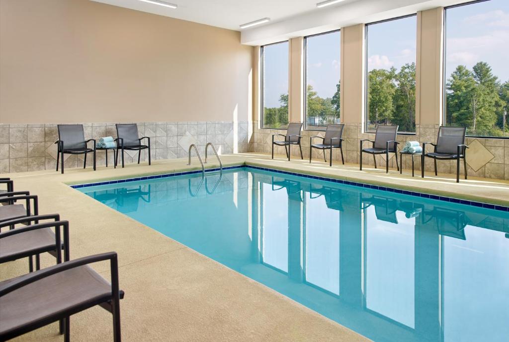 Fairfield Inn & Suites by Marriott Asheville Airport/Fletcher - image 6