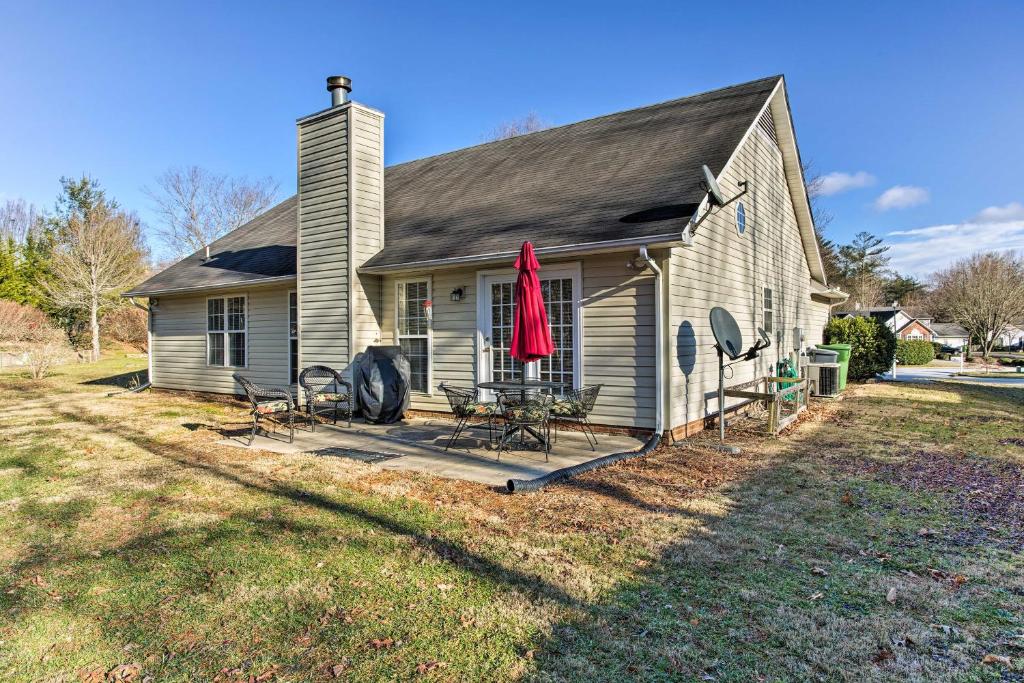 Asheville Area Home with Patio-11 Mi to Biltmore - image 7