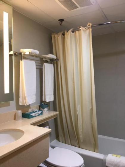 Floral Park Motor Lodge - image 11