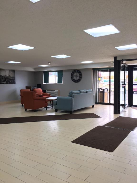 Floral Park Motor Lodge - image 3