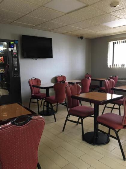 Floral Park Motor Lodge - image 5