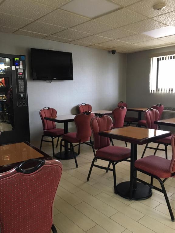 Floral Park Motor Lodge - image 5