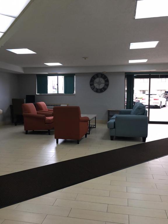 Floral Park Motor Lodge - image 6