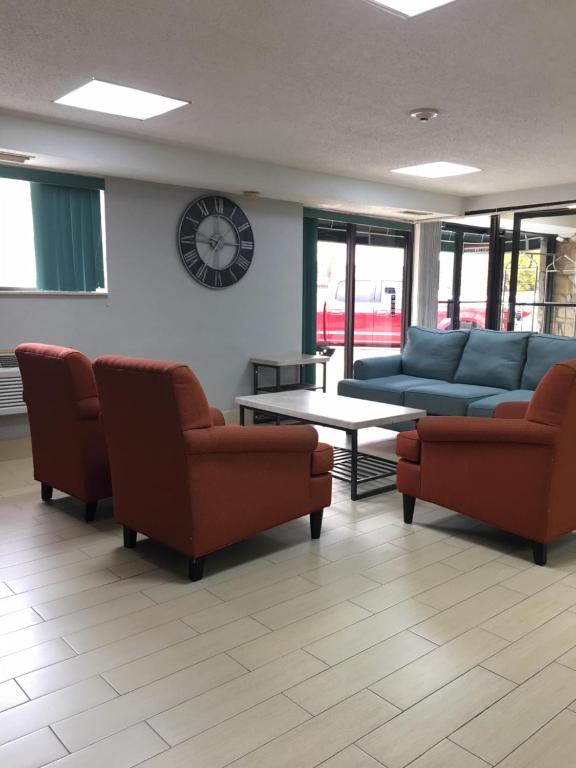 Floral Park Motor Lodge - image 7