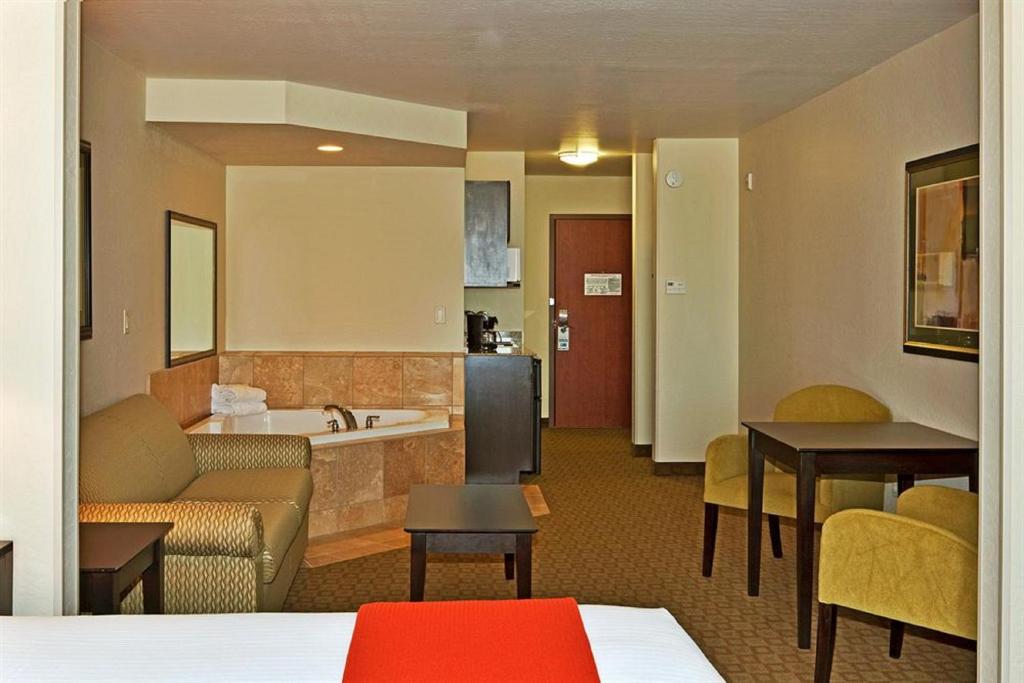 GreenTree Inn and Suites Florence AZ - image 6