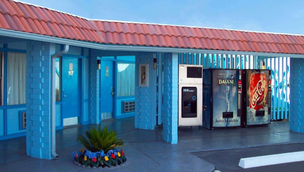 Blue Mist Motel Florence - image 2