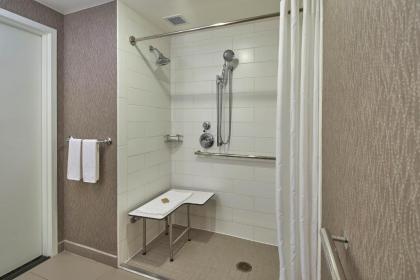 Hilton Cincinnati Airport - image 21