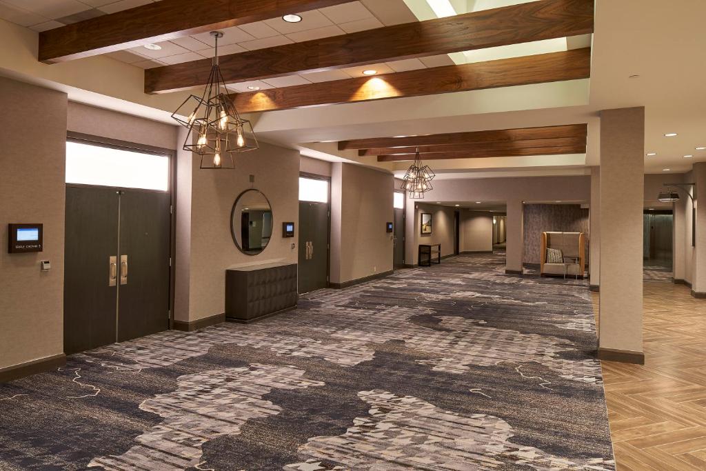 Hilton Cincinnati Airport - image 7