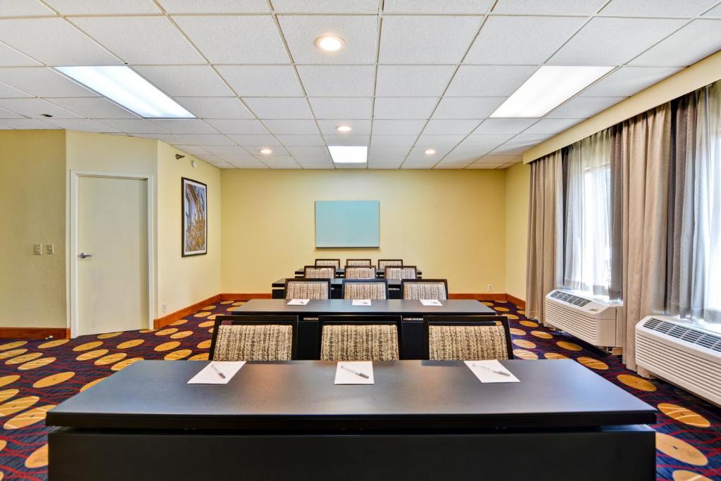 Hampton Inn Cincinnati Airport South - image 3