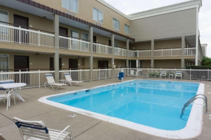 Days Inn by Wyndham Florence Cincinnati Area - image 11