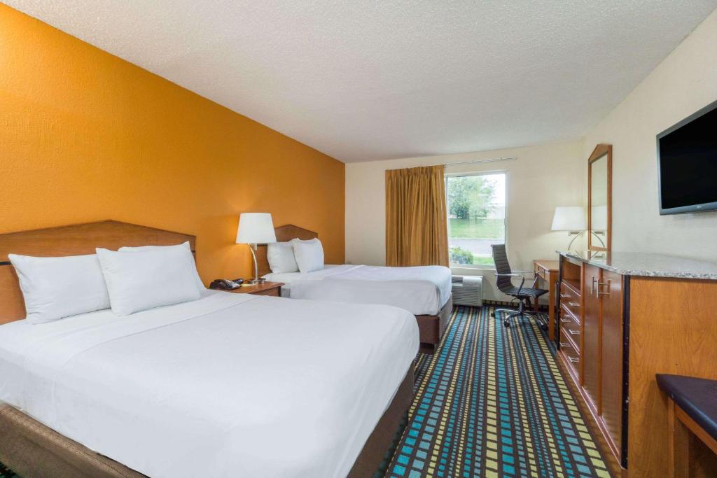 Days Inn by Wyndham Florence Cincinnati Area - image 4