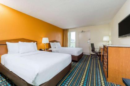 Days Inn by Wyndham Florence Cincinnati Area - image 8