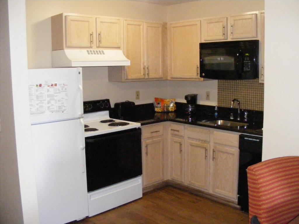 Ashley Quarters Hotel - image 4