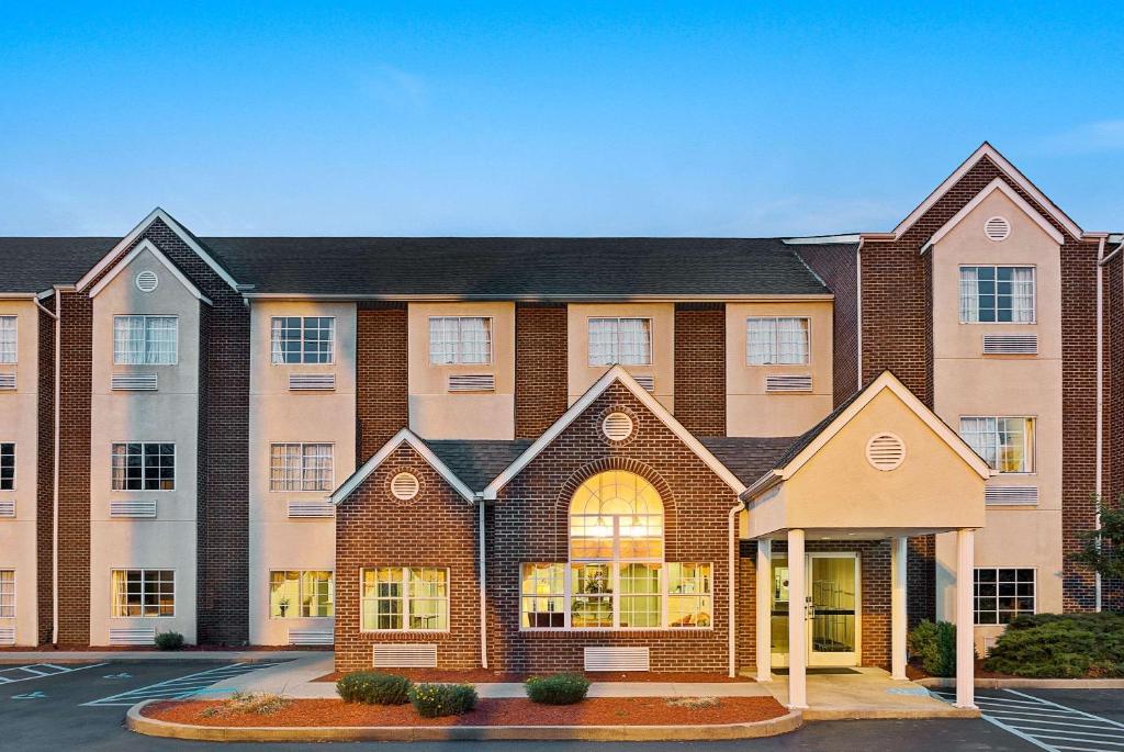 Microtel Inn & Suites by Wyndham Florence/Cincinnati Airpo - main image