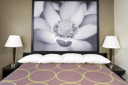 Super 8 by Wyndham Florence - image 2