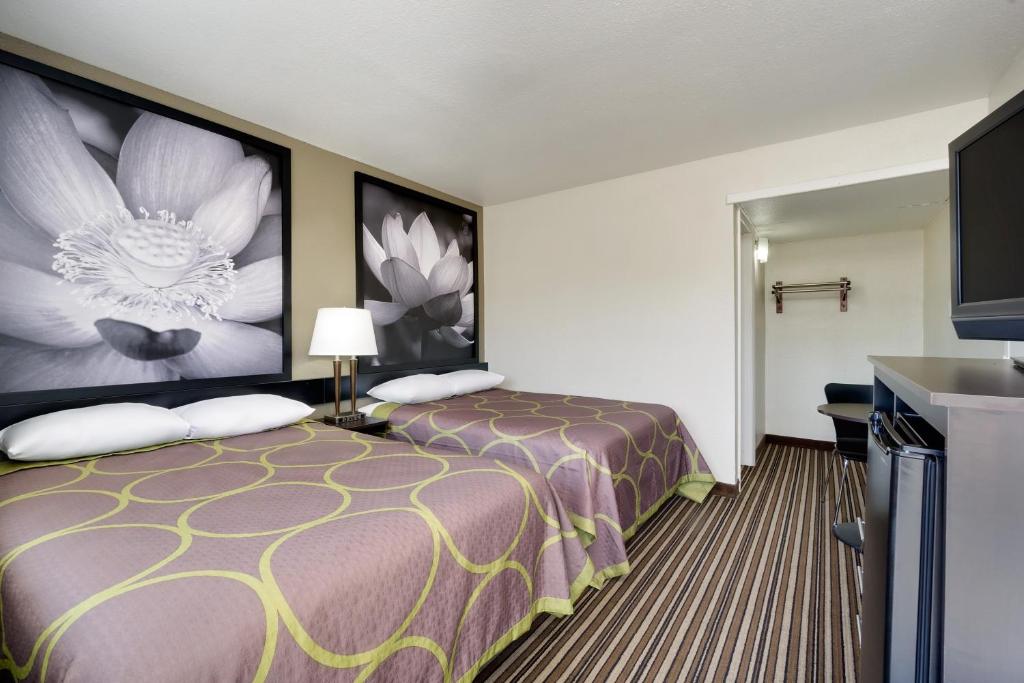Super 8 by Wyndham Florence - image 6