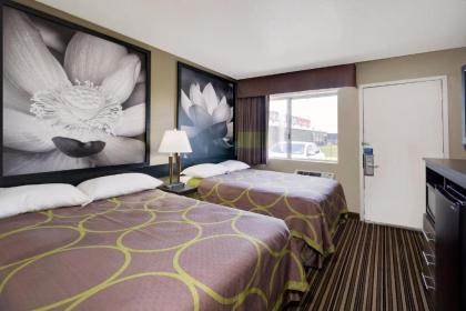 Super 8 by Wyndham Florence - image 9