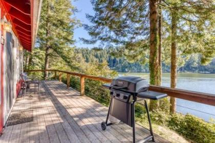 Rustic Retreat on Mercer Lake - image 5