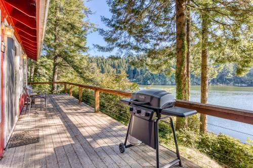 Rustic Retreat on Mercer Lake - image 5