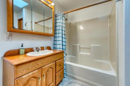 Rascals Oceanfront Retreat - image 2