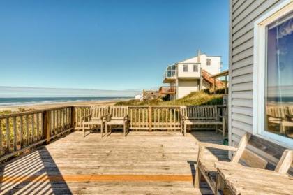 Rascals Oceanfront Retreat - image 4