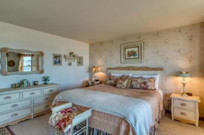 Rascals Oceanfront Retreat - image 5