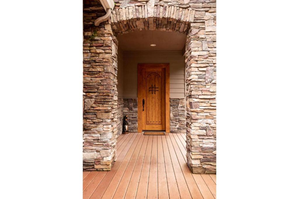 Vista Point Lake House - image 4