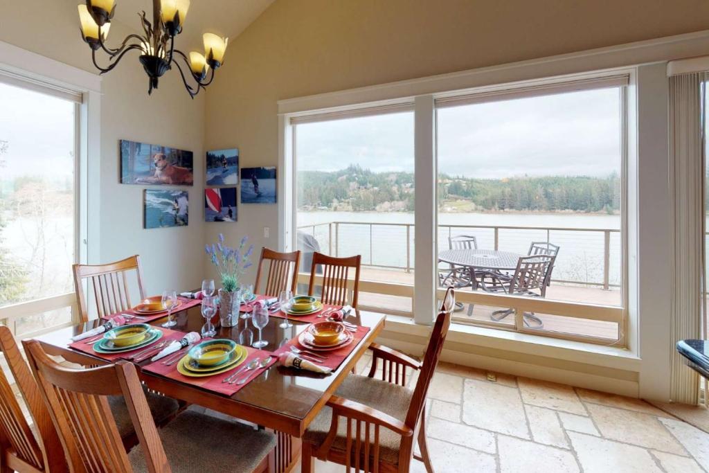 Vista Point Lake House - image 7