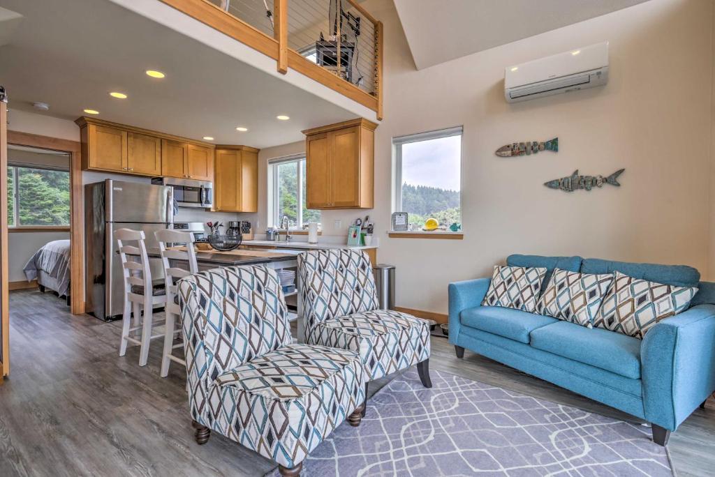 Chic Coastal Abode with Balcony Steps to Beach - image 3