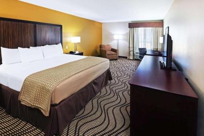 La Quinta by Wyndham Floresville - image 14