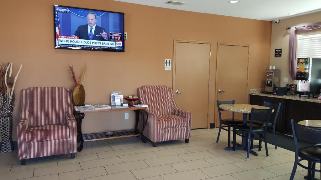 Executive Inn & Suites - image 3