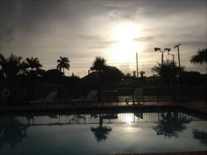 Budget Host Inn Florida City - image 1