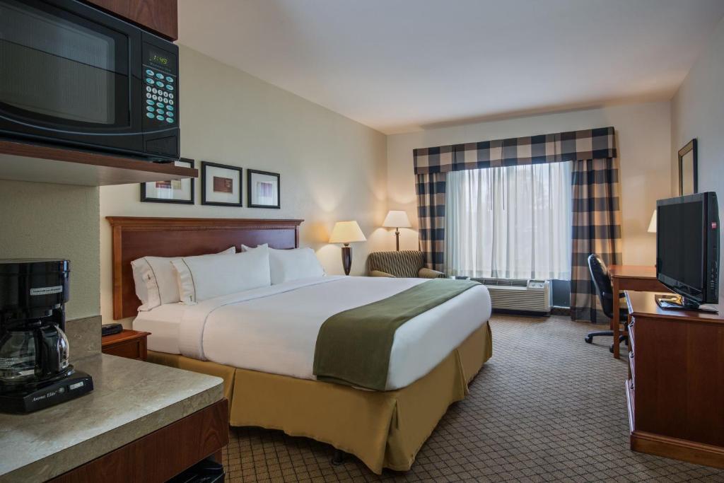 Holiday Inn Express Hotel & Suites Jackson - Flowood an IHG Hotel - image 3