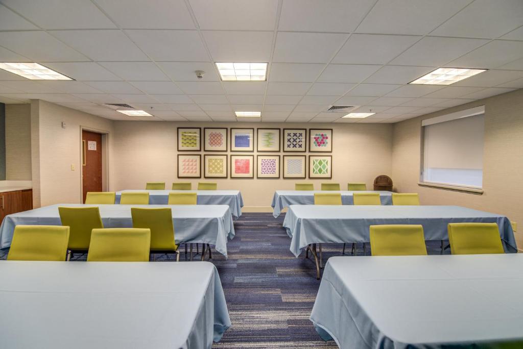 Holiday Inn Express Hotel & Suites Foley an IHG Hotel - image 4