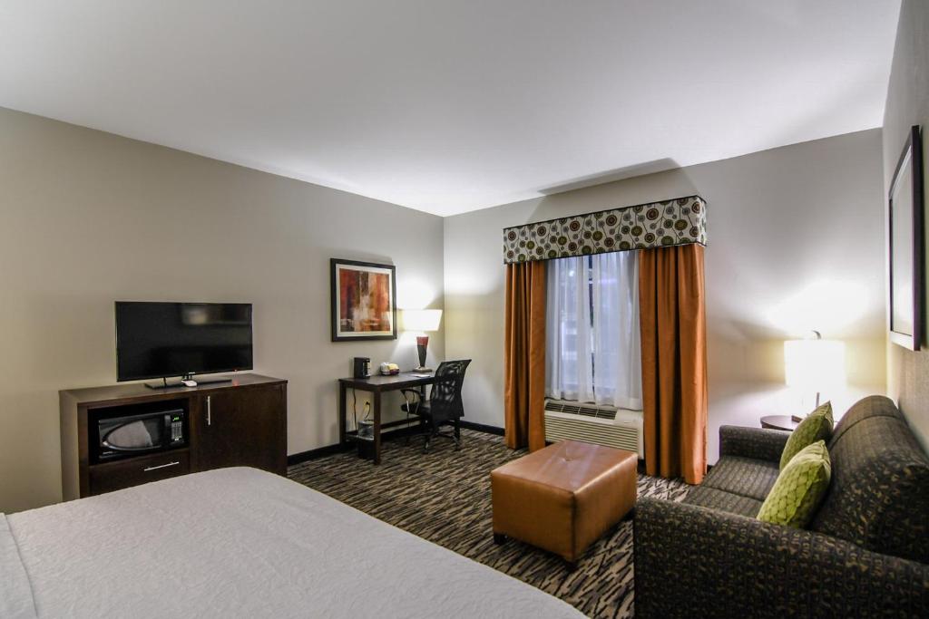 Hampton Inn Foley - image 6