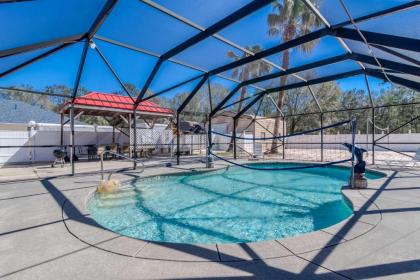 Beautiful Spacious Home With A Private Pool For the Entire Family Or Ball team Sleeps up to 22 Alabama