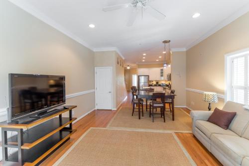 81 Waters Edge - image 4