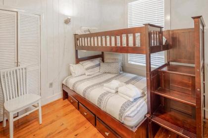 Sea Salt Cottage - image 14