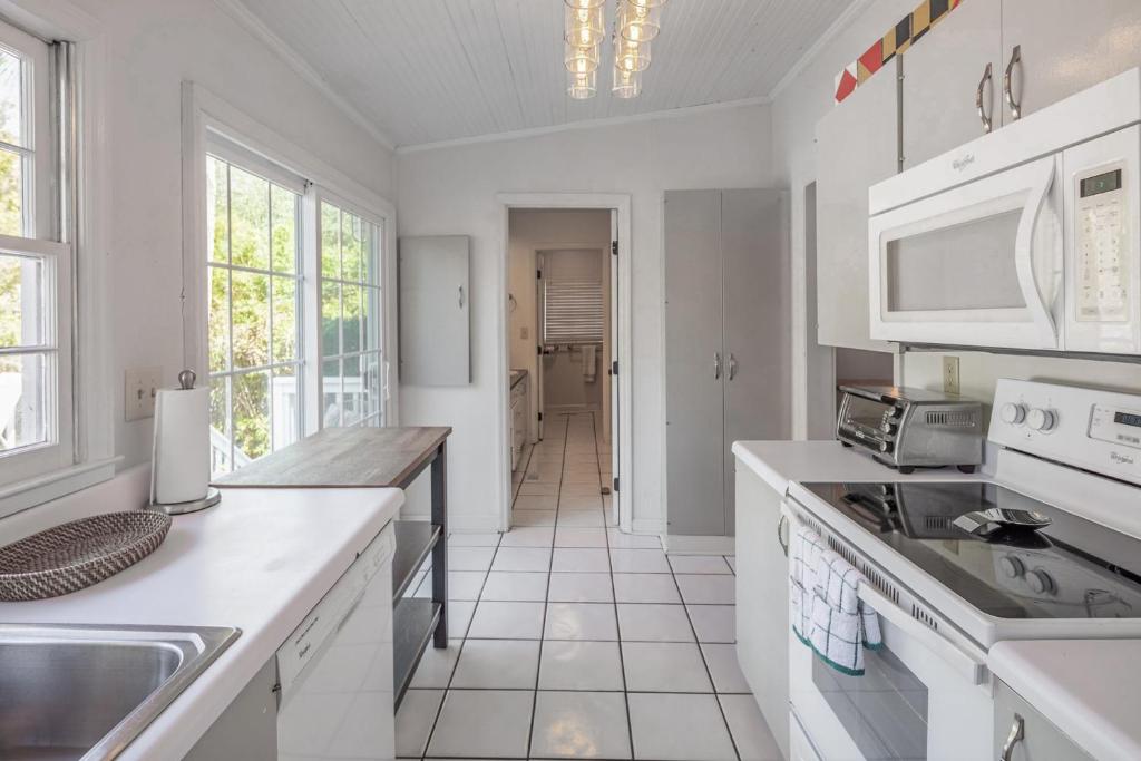 Sea Salt Cottage - image 6