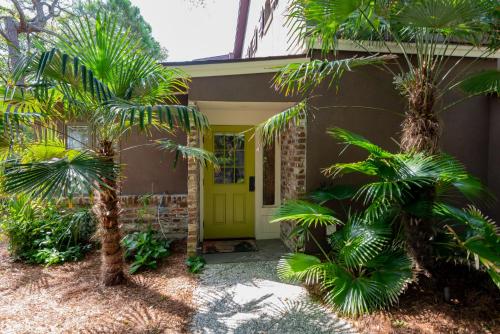 Folly Vacation 620 apartment w/bonus room one block to the beach & pet friendly - main image