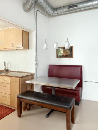 Folly Vacation 620 apartment w/bonus room one block to the beach & pet friendly - image 2