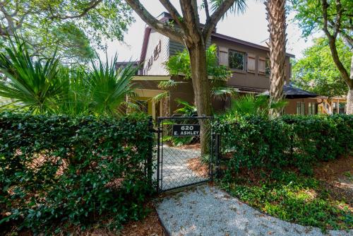 Folly Vacation 620 apartment w/bonus room one block to the beach & pet friendly - image 5